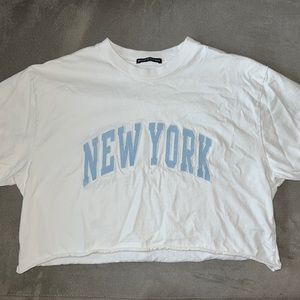 BRANDY MELVILLE “New York” cropped white tee SMALL